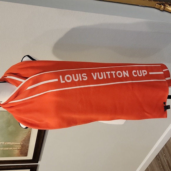 Authentic Louis Vuitton reversible scarf - Picture 2 of 11